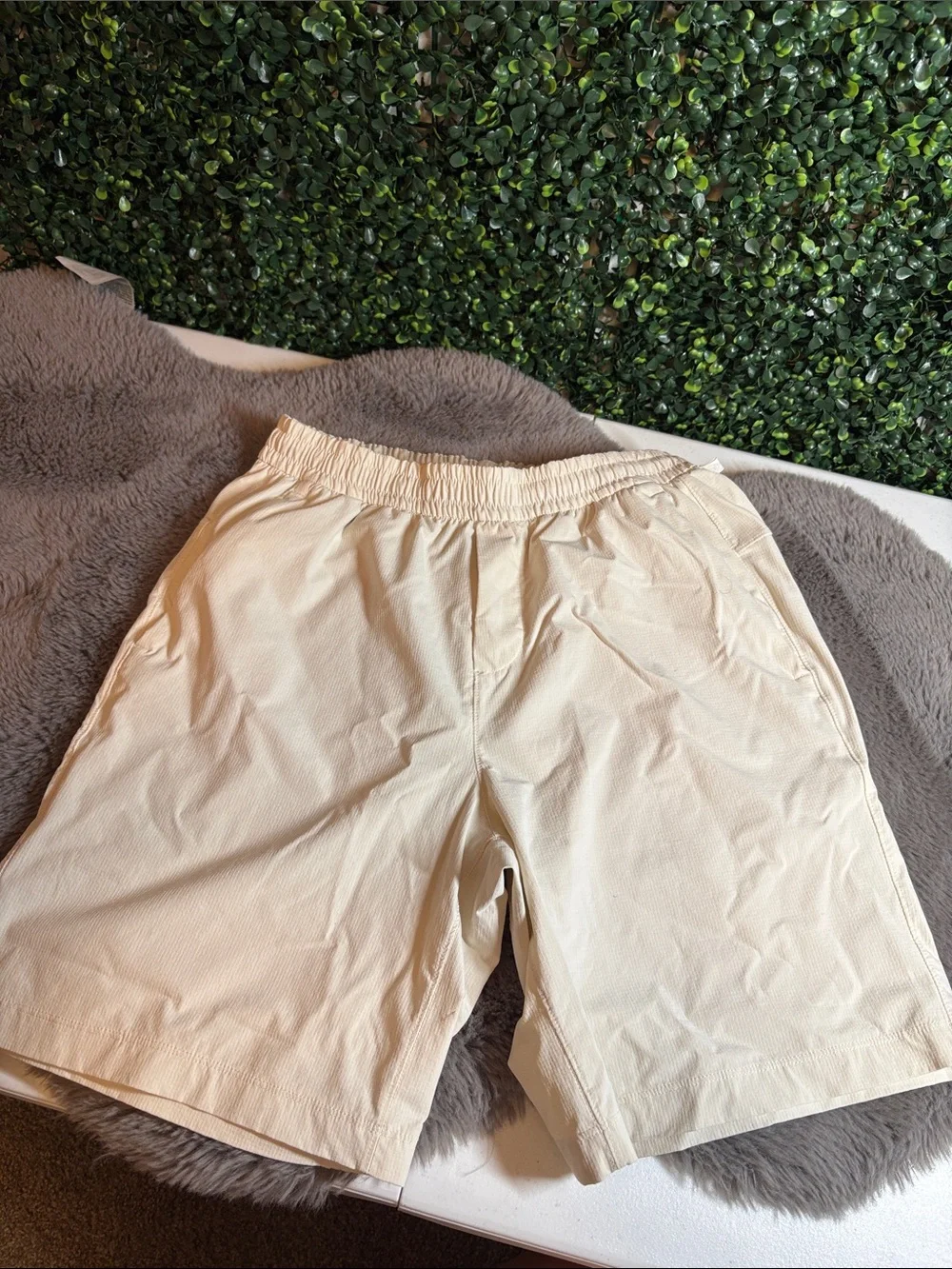 lululemon athletica Men's Cream Elastic-Waist Athletic Shorts Size Small